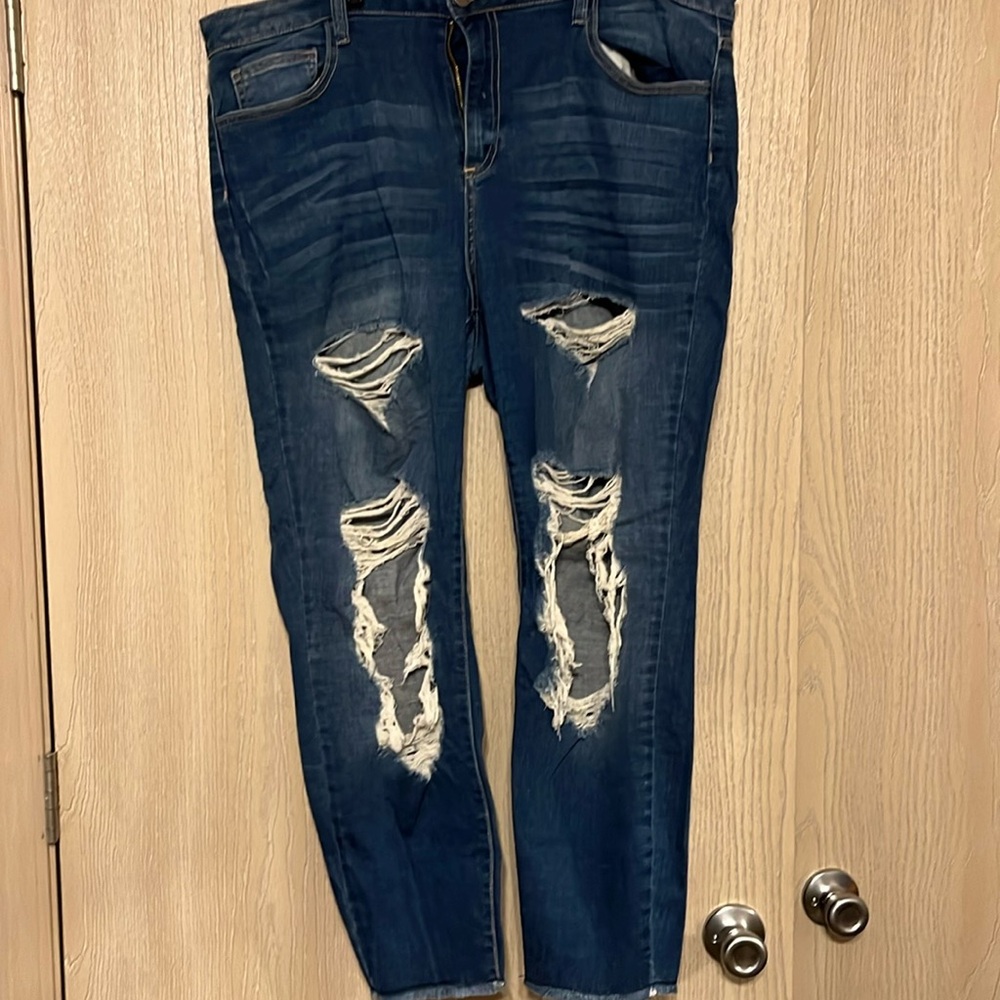 Distressed skinny jeans